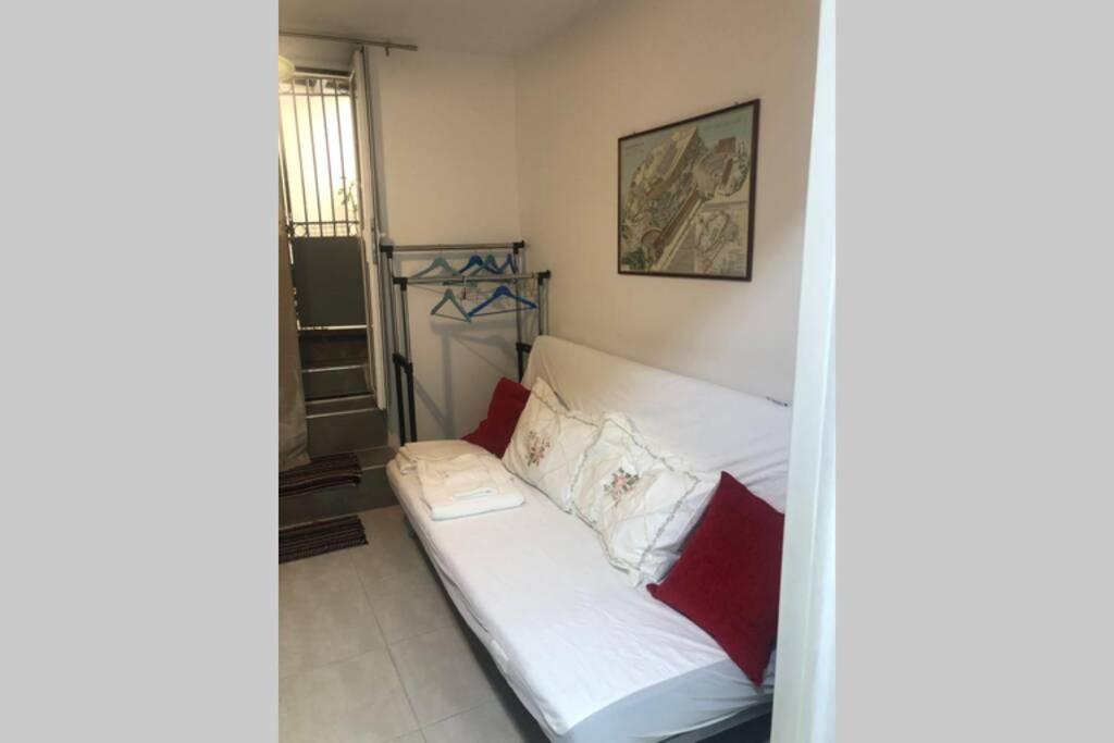 Exarcheia: Independent Ground Floor House. Apartment Athens Exterior photo